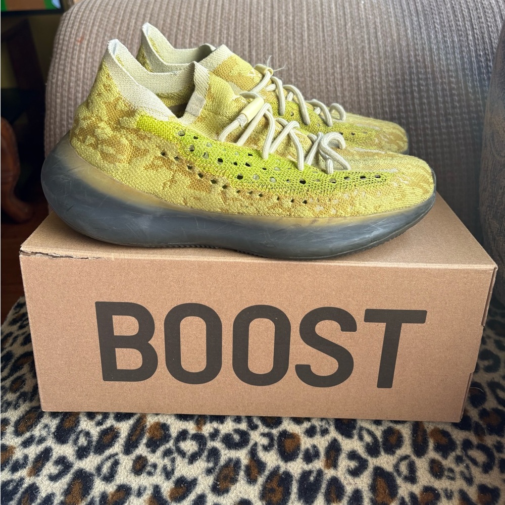 Adidas Yeezy Boost 380 Hylte FX4990 Men’s Size 9.5 Yellow Knit Sneakers w/ Box